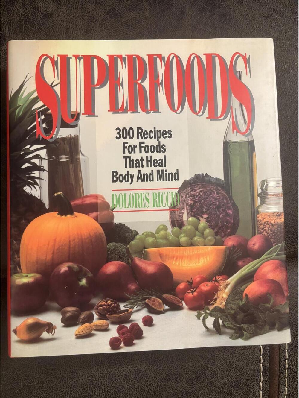 Superfoods 300 Recipes for Foods That Heal Body & Mind Dolores Riccio HC 1993
